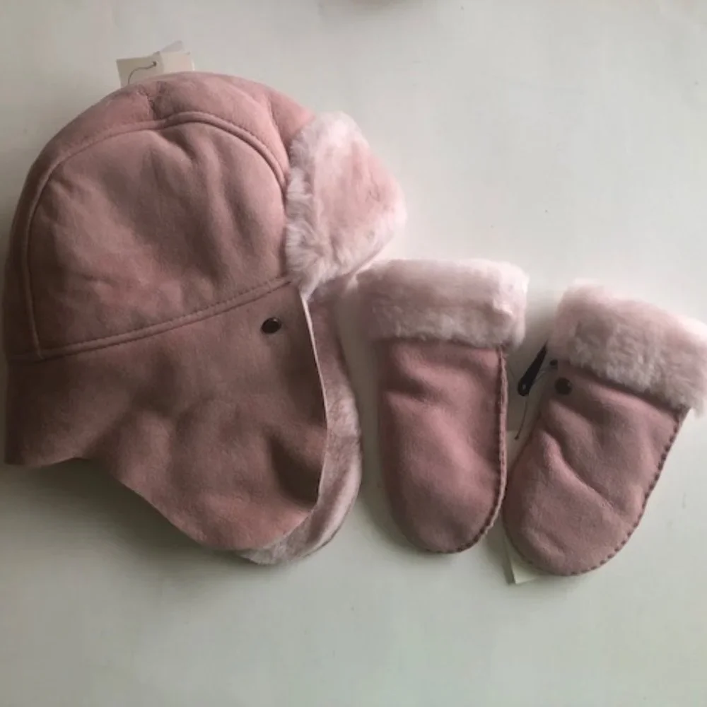 UGG KIDS LEATHER & REAL SHEARLING TRAPPER HAT AND MITTENS SET. SHEEPSKIN